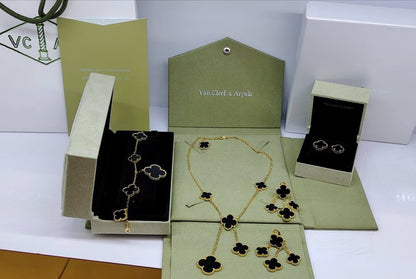 VCA SET❤️‍🔥*
Necklace 🦋
Earring🌸
Ring 💍 free size 
Bracelet 🐦‍🔥
Master quality 💯
With normal boxes 📦 
240 dhs🗽
With master box 🗃️ 
300 dhs🗽

Zain216
♥️♥️♥️