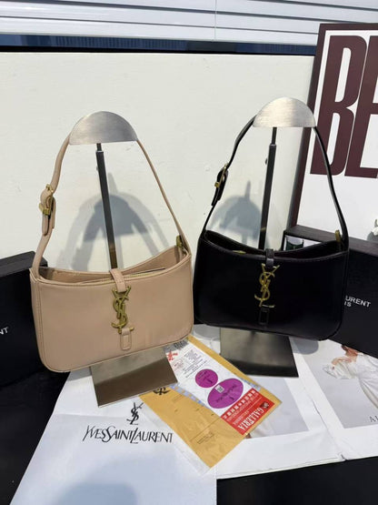YSL

70 dhs💓

Zain232
♥️♥️♥️