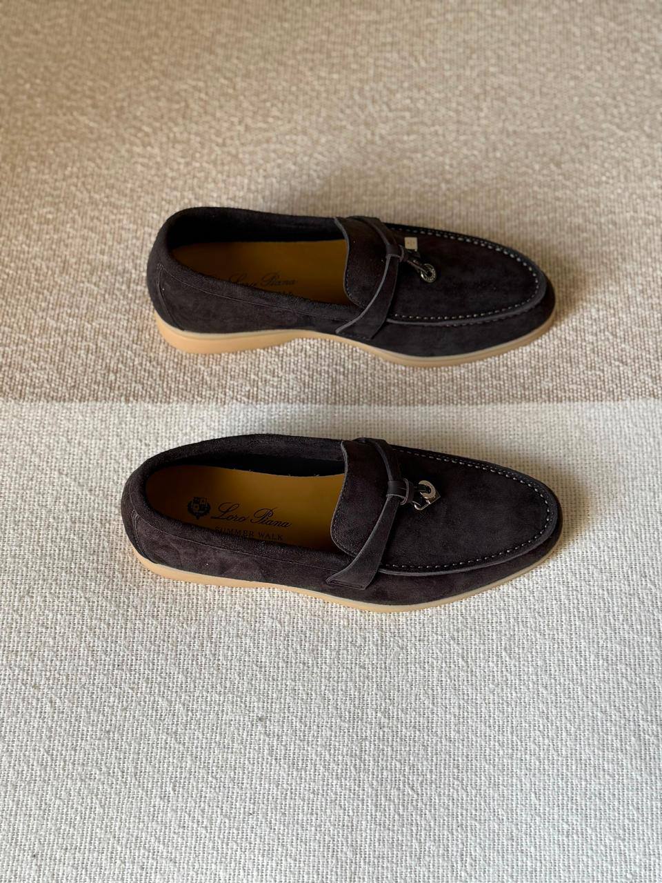 Loro Piana
Size 36 to 41
450 dhs✅

Zain288
♥️♥️♥️