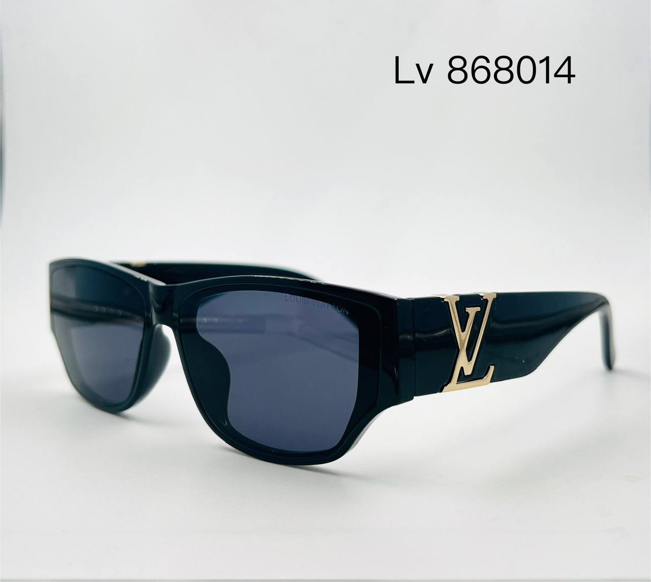 LV
Sunglasses 🕶️ 
good quality 💯
With master box 🗃️ 
50 dhs✅

Zain273
♥️♥️♥️