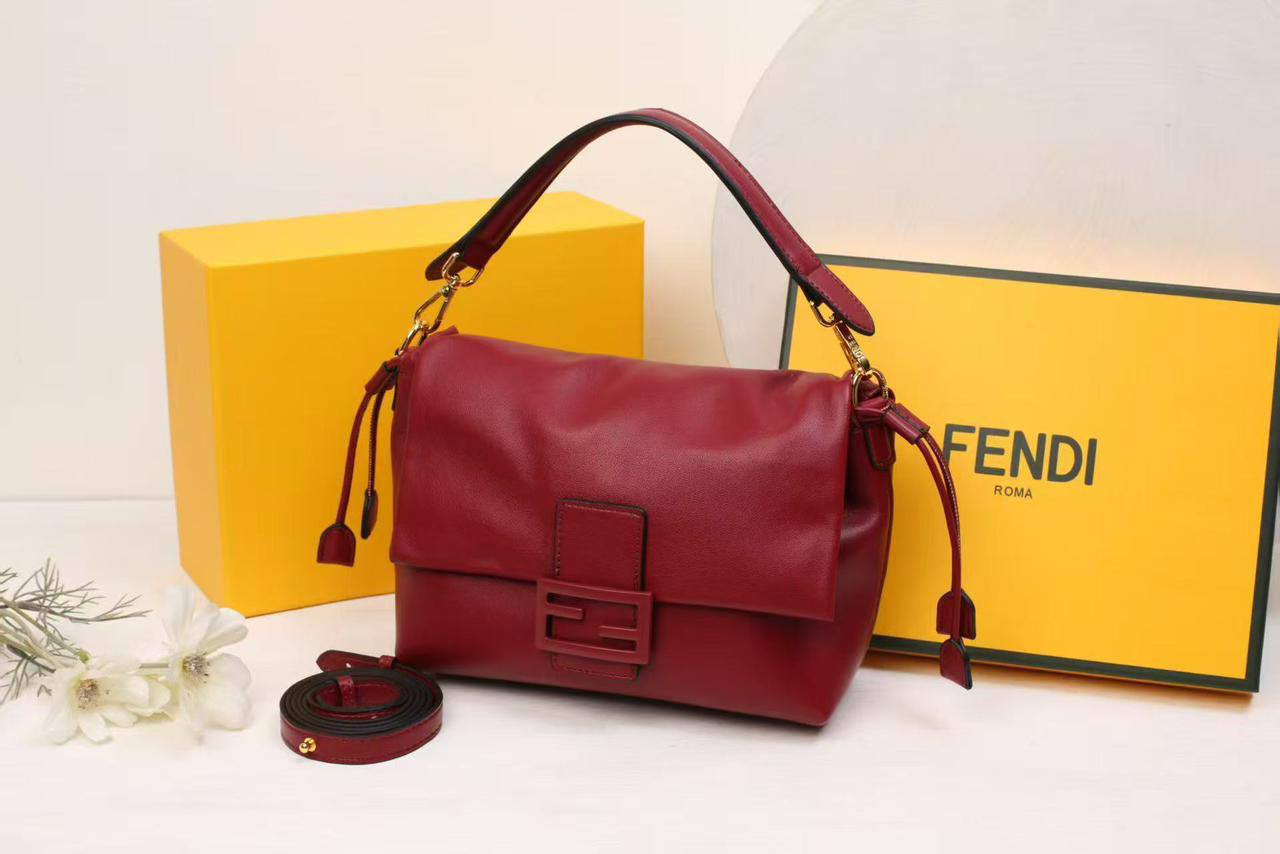 Fendi

with box
🎁🎁🎁

105 dhs🪙🌨️

Zain09
♥️♥️♥️