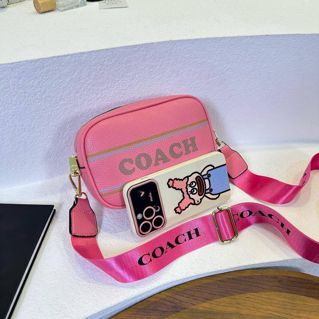 Coach
20*13*6.5cm
50 dhs✅

Zain17
♥️♥️♥️