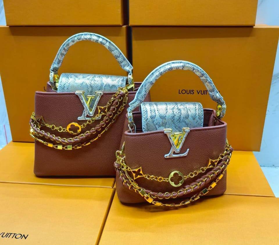 LV
27 cm 150 dhs💓
 20 cm 130 dhs💓
with box
🎁🎁🎁

Zain143
♥️♥️♥️