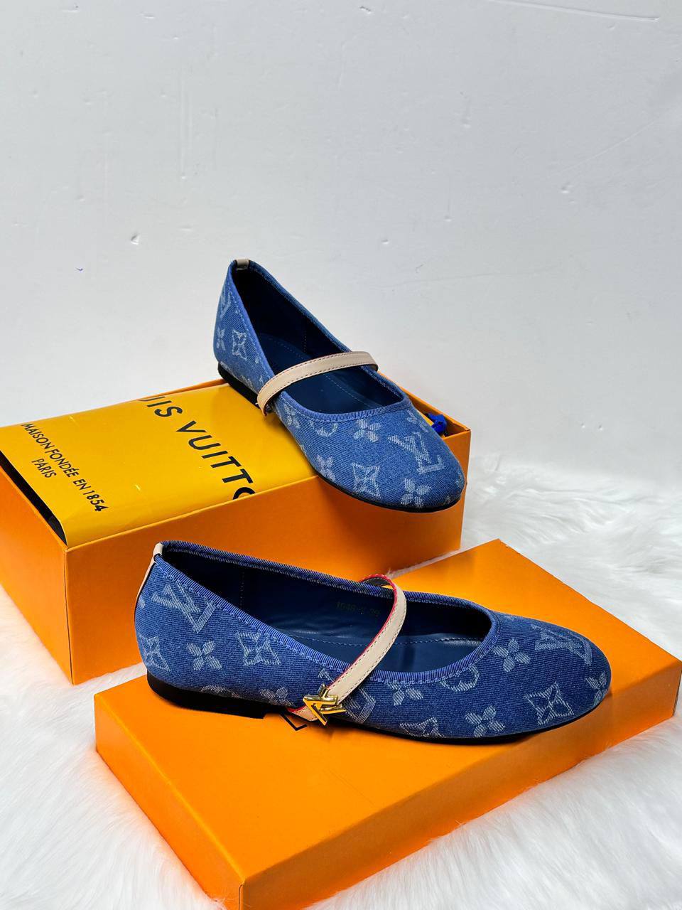 LV
𝗟𝗨𝗜𝗦 𝗩𝗨𝗜𝗧𝗧𝗢𝗡 𝗗𝗢𝗟𝗟 𝗦𝗛𝗢𝗘𝗦
💯high quality
Size 36-37-38-39-40-41
105 dhs🪙🌨️

Zain86
♥️♥️♥️