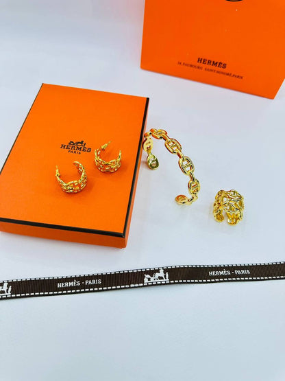 HERMES SET❤️‍🔥*
Necklace size 160cm💥
Bangle free size 🔥
Ring 💍 free size 🐦‍🔥
Earring 🦋
Super master quality 💯
With normal boxes 📦 
270 dhs✅
With master box 🗃️ 
280 dhs✅

Zain216
♥️♥️♥️
