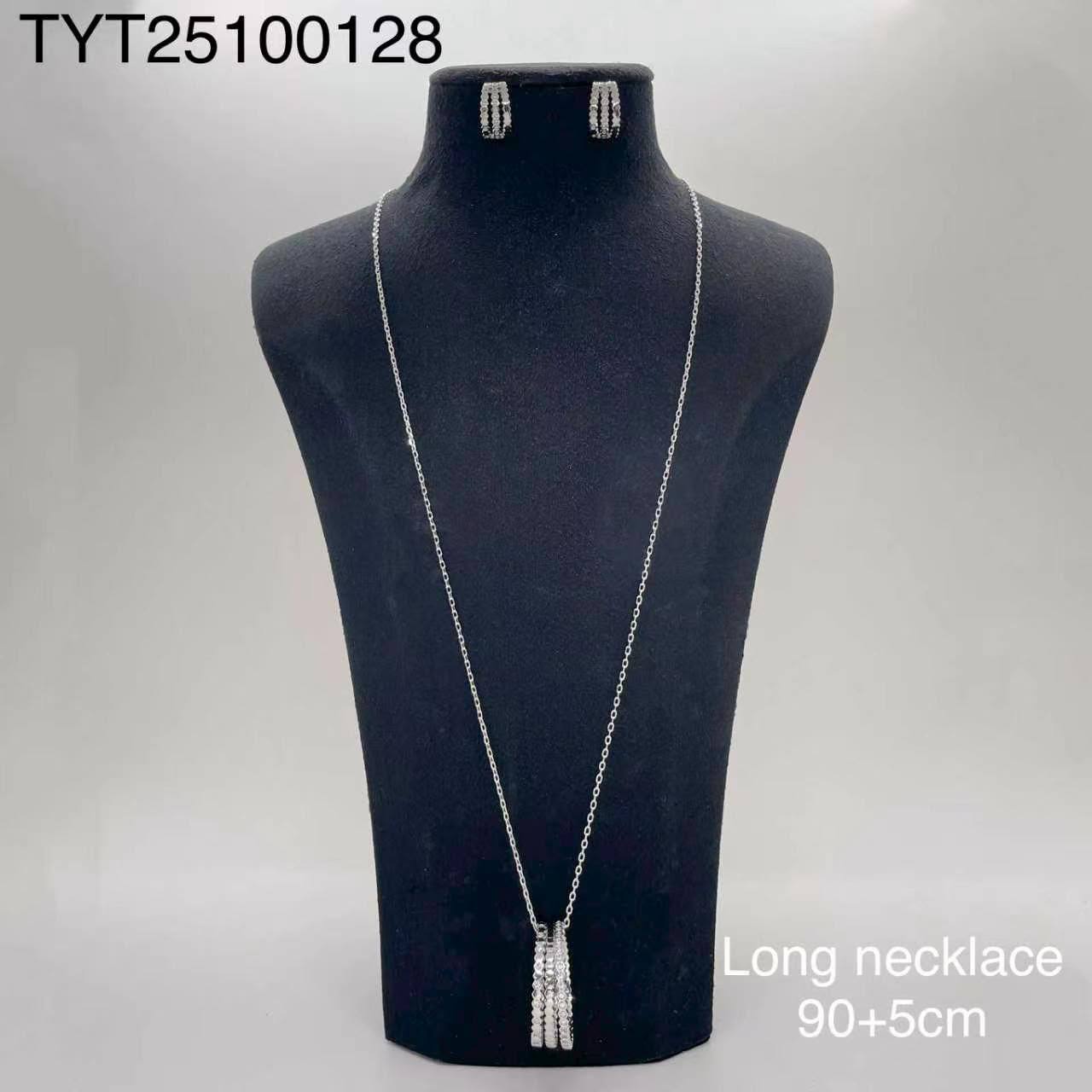 FRED and CHAUMET 
Necklace long 😍
Earring 🦋
good quality 💯
With normal boxes 🗃️ 
60 dhs✅

Zain216
♥️♥️♥️