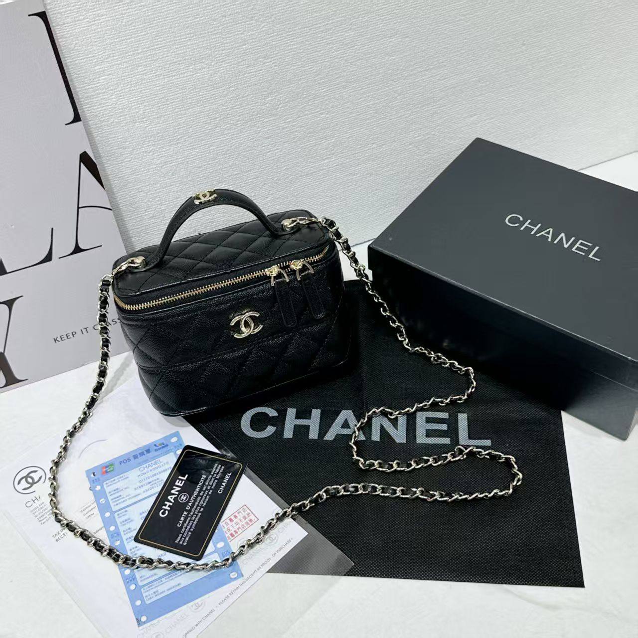 Chanel

withbox 
🎁🎁🎁

100 dhs❣️

Zain143
♥️♥️♥️