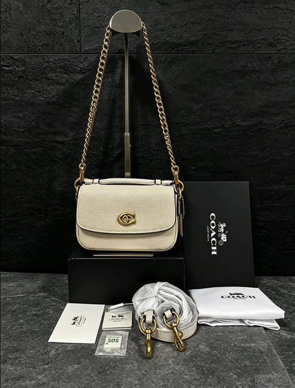 Coach

100 dhs🇦🇪🇦🇪🇦🇪

SIZE：20cm
GOOD-quality 
with box

Zain35
♥️♥️♥️