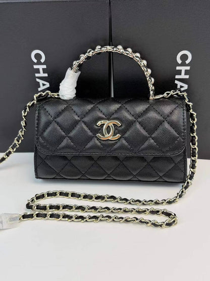 Chanel
110 dhs✅
size：22cm
High-quality 

with box🎁🎁🎁

Zain35
♥️♥️♥️