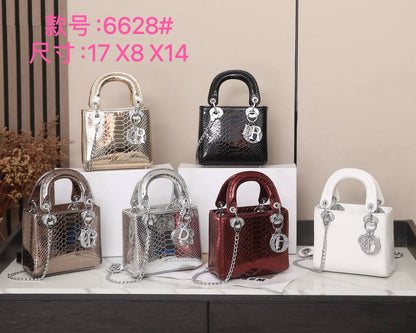 LADY DIOR NEW CAME HIGH QUALITY WITH BOX 
150 dhs🇦🇪🇦🇪

Zain295
♥️♥️♥️