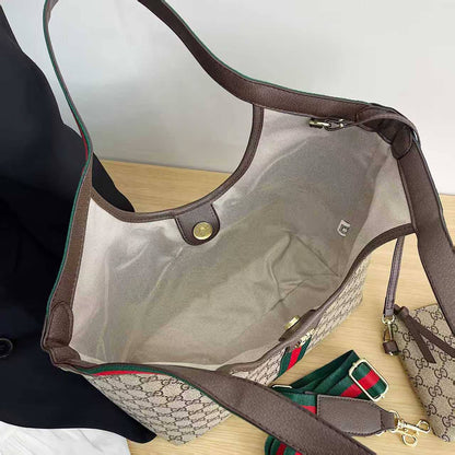 Gucci

95 dhs✅

size 50×29×13cm

Zain42
♥️♥️♥️
