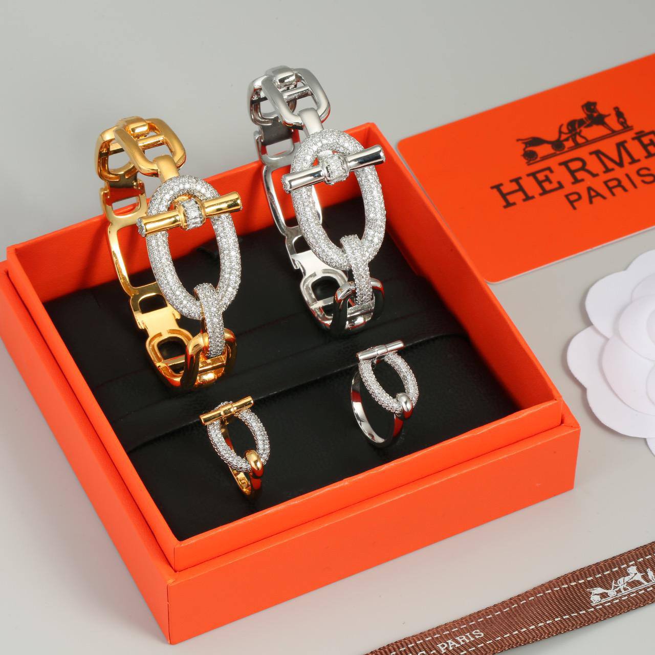 Hermes
90 dhs🪙🌨️ 
Bangle Ring 

Zain89
♥️♥️♥️
