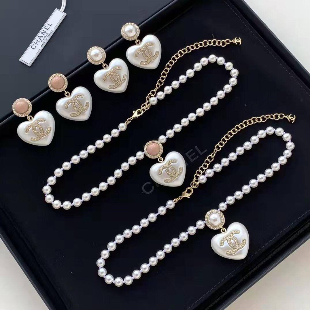 Chanel Set 
140 dhs🪙🖤
Necklace Earrings 

Zain89
♥️♥️♥️