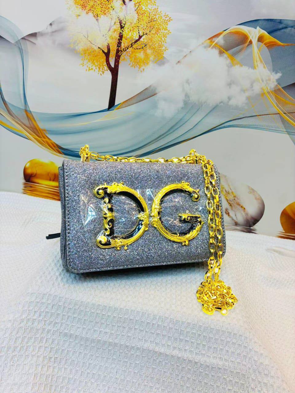 D&G
Best quality
Whith box’s
🎁🎁🎁

85 dhs✅
size 20cm

Zain158
♥️♥️♥️