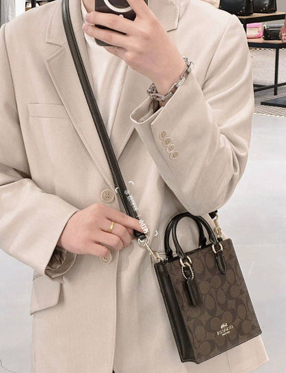 Coach
80 dhs💓

Zain35
♥️♥️♥️