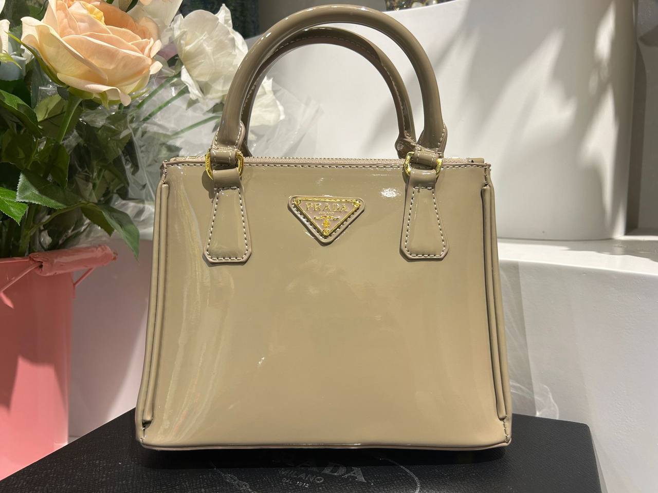 PRADA 

With box
🎁🎁🎁

75 dhs✅

Zain44
♥️♥️♥️