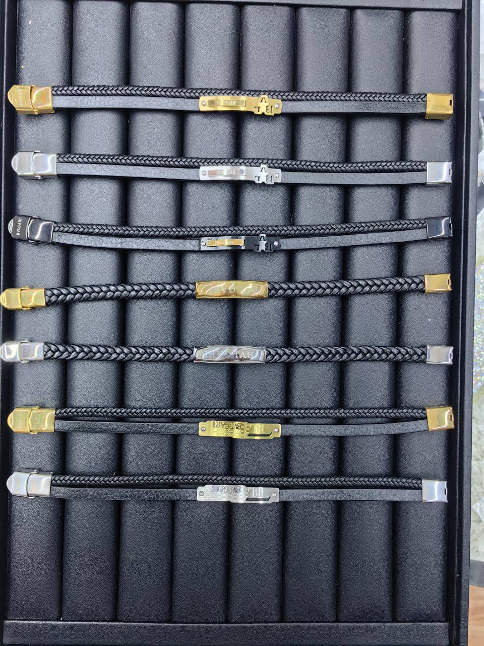 MEN BRACELET

45 dhs💓

WITH BOX AND PAPER BAG🎁🛍️
🎁🎁🎁

Zain89
♥️♥️♥️