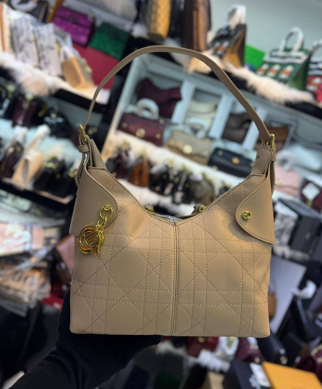 DIOR 

95 dhs🪙🌨️

Good Quality

Zain90
♥️♥️♥️