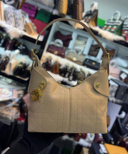 DIOR 

95 dhs🪙🌨️

Good Quality

Zain90
♥️♥️♥️