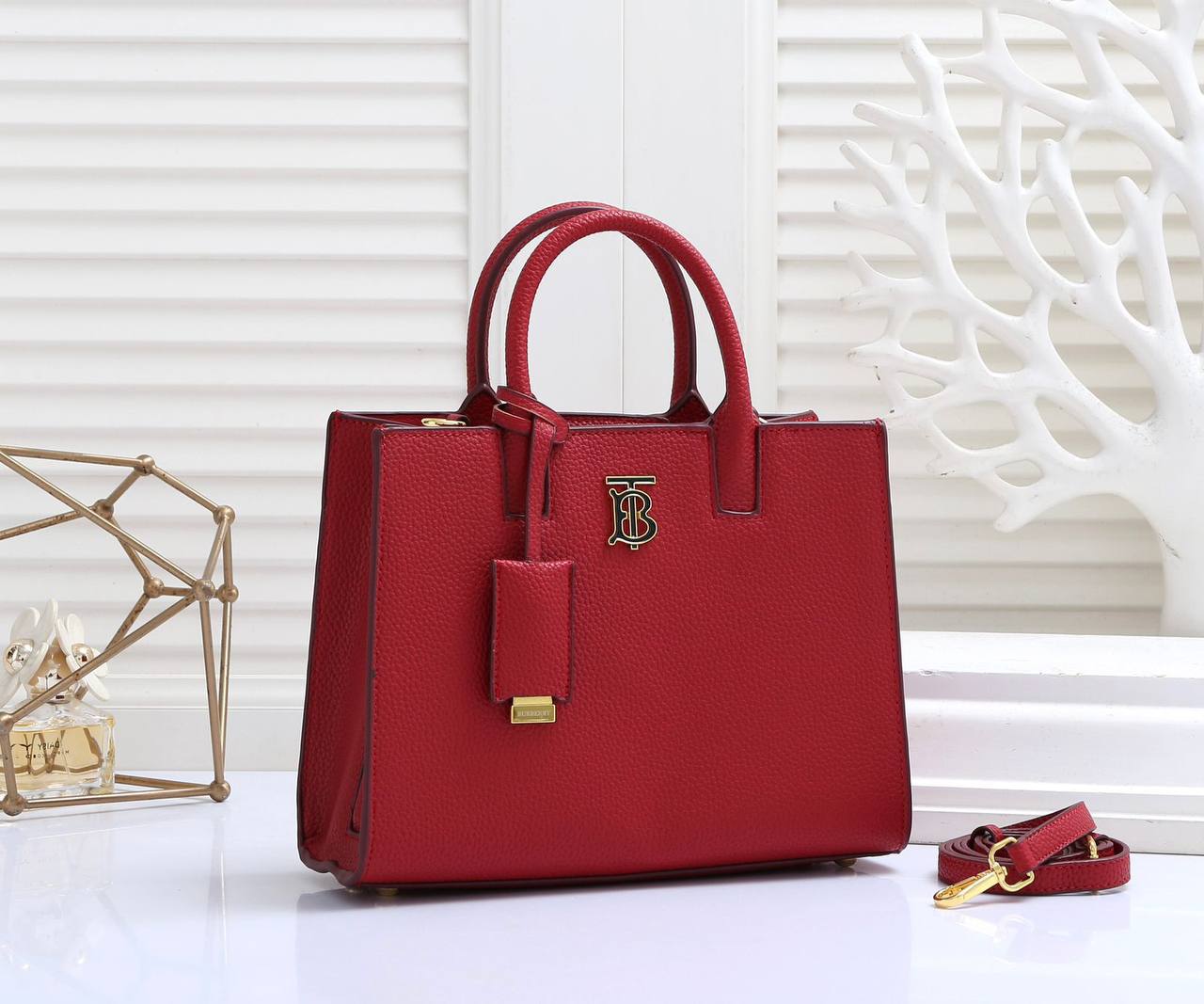 BURBERRY 
NEW CAME GOOD QUALITY  
110 dhs🪙💕

Zain39
♥️♥️♥️