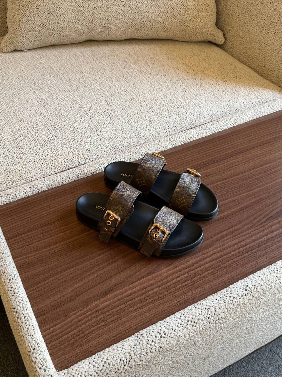 LOUIS VIITTON

SuperMaster Quality 💯
430 dhs🇦🇪🇦🇪

Size: 36-41💥

Zain171
♥️♥️♥️