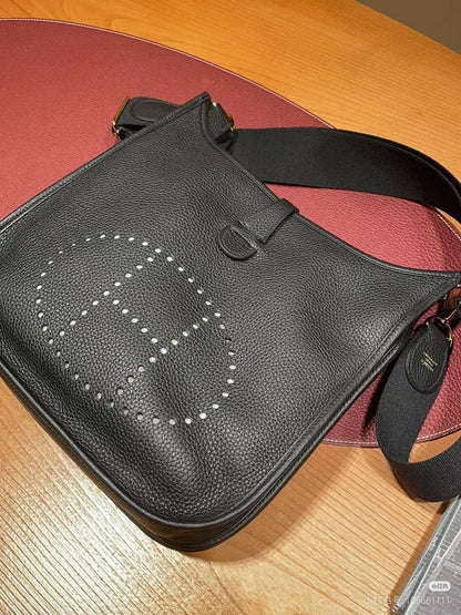 Hermes
Master ❣️❣️
270 dhs✅
23cm

Zain10
♥️♥️♥️