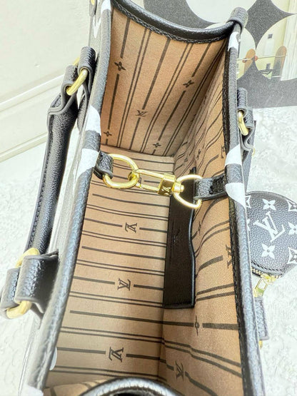 LV
25*20*11 cm
75 dhs🪙🌨️

Zain17
♥️♥️♥️
