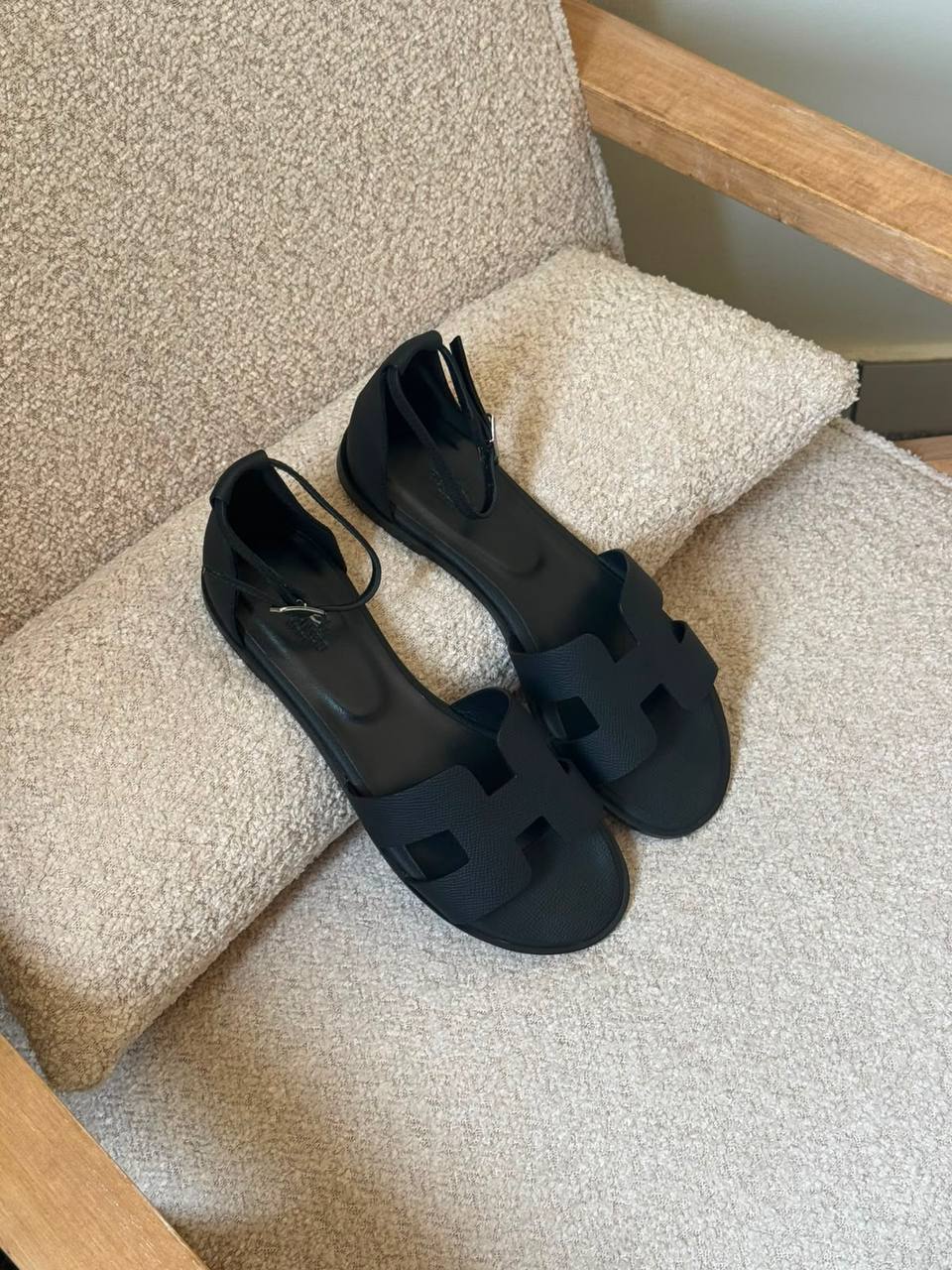 Hermes 🖤
✨ 𝐀𝐯𝐚𝐢𝐥𝐚𝐛𝐥𝐞 𝐍𝐨𝐰
✨ 𝐒𝐢𝐳𝐞𝐬: 𝟑𝟔 — 𝟒𝟏
450 dhs💓

Zain298
♥️♥️♥️