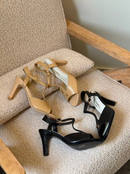 Chanel
✨ 𝐍𝐞𝐰 𝐂𝐨𝐥𝐥𝐞𝐜𝐭𝐢𝐨𝐧 ✨
✨ 𝐒𝐮𝐩𝐞𝐫 𝐌𝐚𝐬𝐭𝐞𝐫 𝐐𝐮𝐚𝐥𝐢𝐭𝐲 ✨
✨ 𝐀𝐯𝐚𝐢𝐥𝐚𝐛𝐥𝐞 𝐍𝐨𝐰 ✨
𝐒𝐢𝐳𝐞𝐬: 𝟑𝟔 — 𝟒𝟏
450 dhs✅

Zain298
♥️♥️♥️