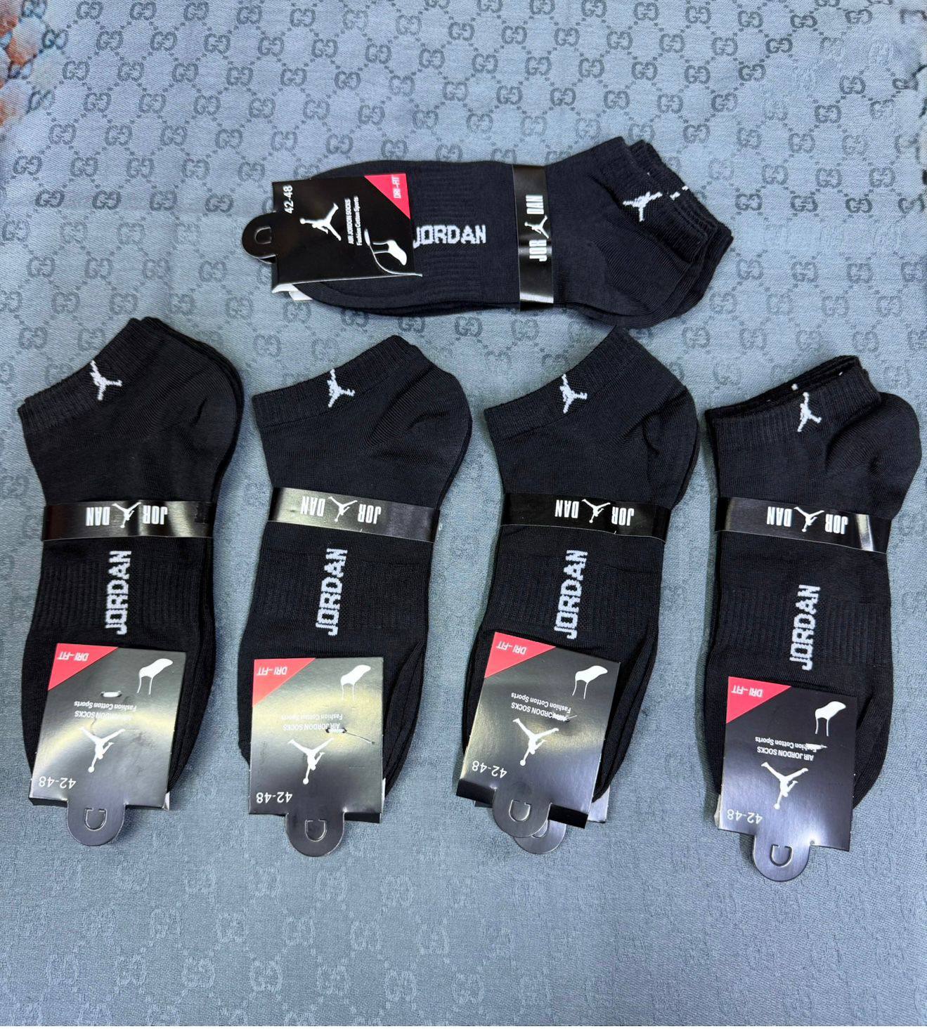 Socks
One packet
30 dhs🌺

Zain93
♥️♥️♥️