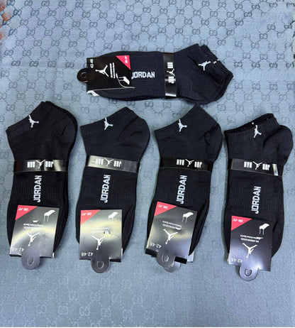 Socks
One packet
30 dhs🌺

Zain93
♥️♥️♥️