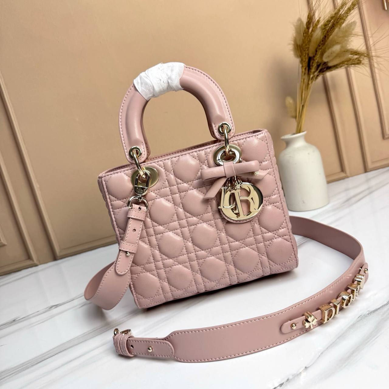 Dior
Master🎁🎁
330 dhs✅
#20cm🥰🥰

Zain228
♥️♥️♥️