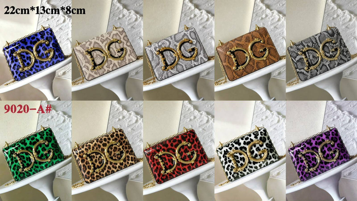 Dolce&Gabbana 

new came 

high quality 

with box 

 115 dhs🇦🇪🇦🇪

Zain39
♥️♥️♥️
