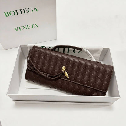 BOTTEGA 

NEW CAME GOOD QUALITY 

WITH BOX 
🎁🎁🎁

100 dhs🇦🇪

Zain39
♥️♥️♥️