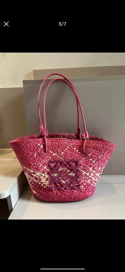 Loewe
85 dhs❣️

Zain26
♥️♥️♥️