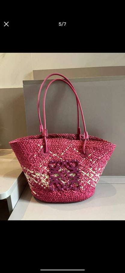 Loewe
85 dhs❣️

Zain26
♥️♥️♥️