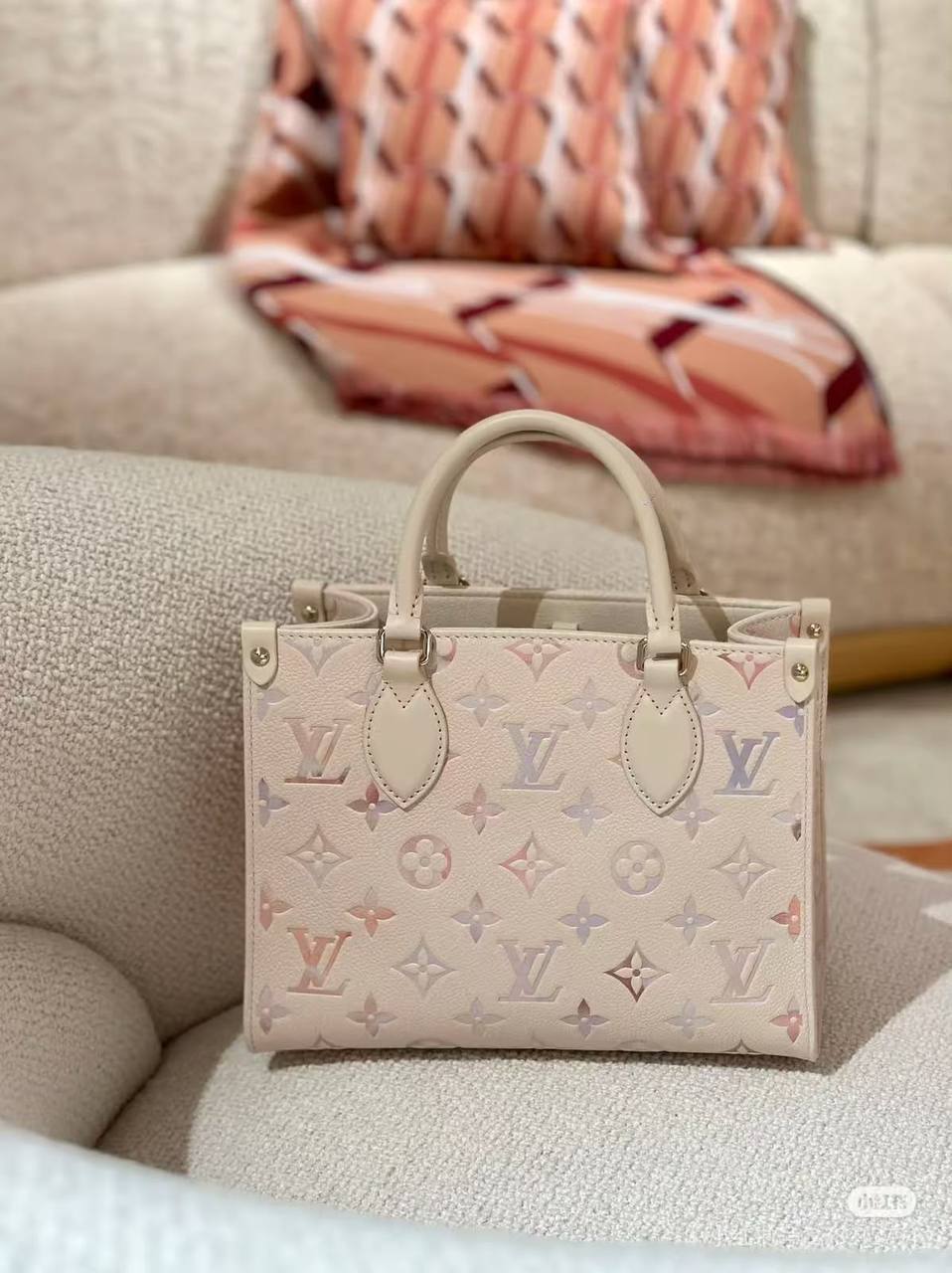 LV
Master💓💓💓
300 dhs✅

Zain153
♥️♥️♥️