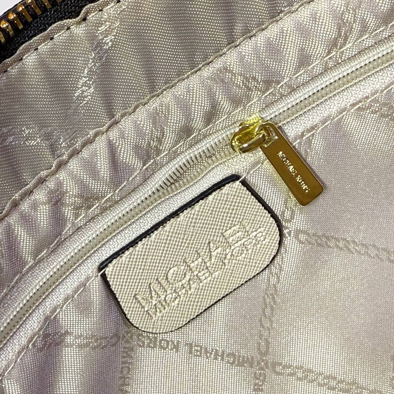 MK 
GOOD QUALITY 
110 dhs✅
SIZE : 32cm

Zain295
♥️♥️♥️