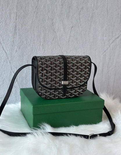 Goyard
100 dhs✅
With box

Zain219
♥️♥️♥️