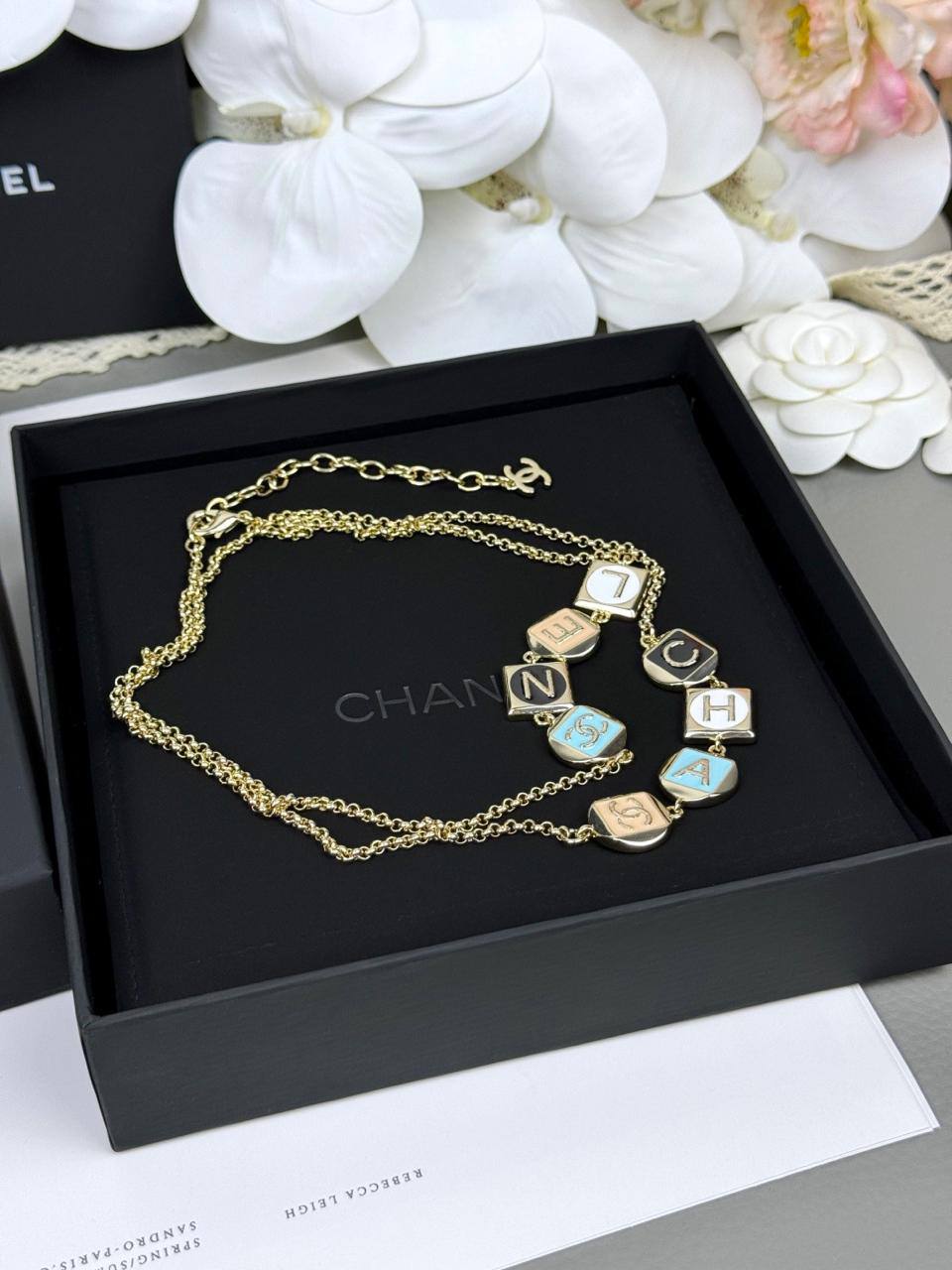 CHANEL
*NECKLACE* 🔅

120 dhs❣️
*WITH BOX AND PAPER BAG*
🎁🎁🎁

Zain89
♥️♥️♥️