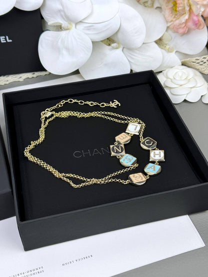 CHANEL
*NECKLACE* 🔅

120 dhs❣️
*WITH BOX AND PAPER BAG*
🎁🎁🎁

Zain89
♥️♥️♥️