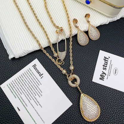 230 dhs✅ SET
NECKLACE
EARRINGS
✨💫
WITH BOX AND PAPER BAG🎁🛍️

Zain89
♥️♥️♥️