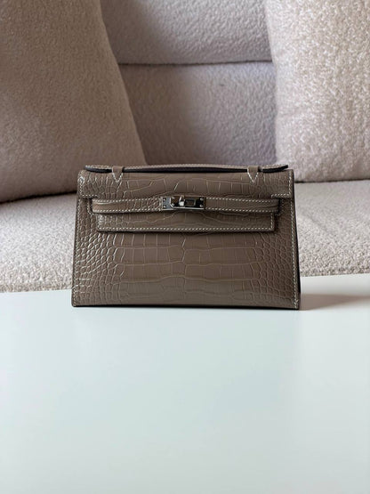 Hermes pochette 21cm💥Master quality ✅with box📦
610 dhs💓

Zain52
♥️♥️♥️
