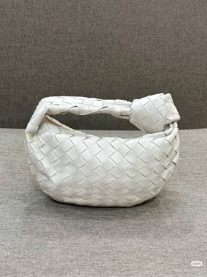 Bottega 
120 dhs🪙🌨️

Zain10
♥️♥️♥️