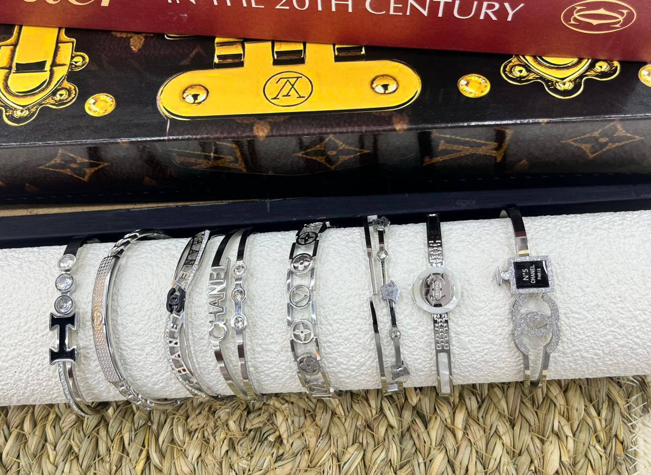 BANGLE’S
New Arrival 🍃
20 dhs🪙🌨️

Zain263
♥️♥️♥️