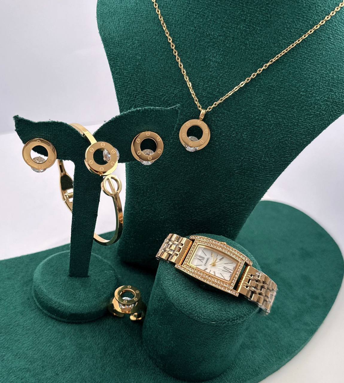 Accessories Set

With box 
🎁🎁🎁

90 dhs🪙💚

Zain45
♥️♥️♥️