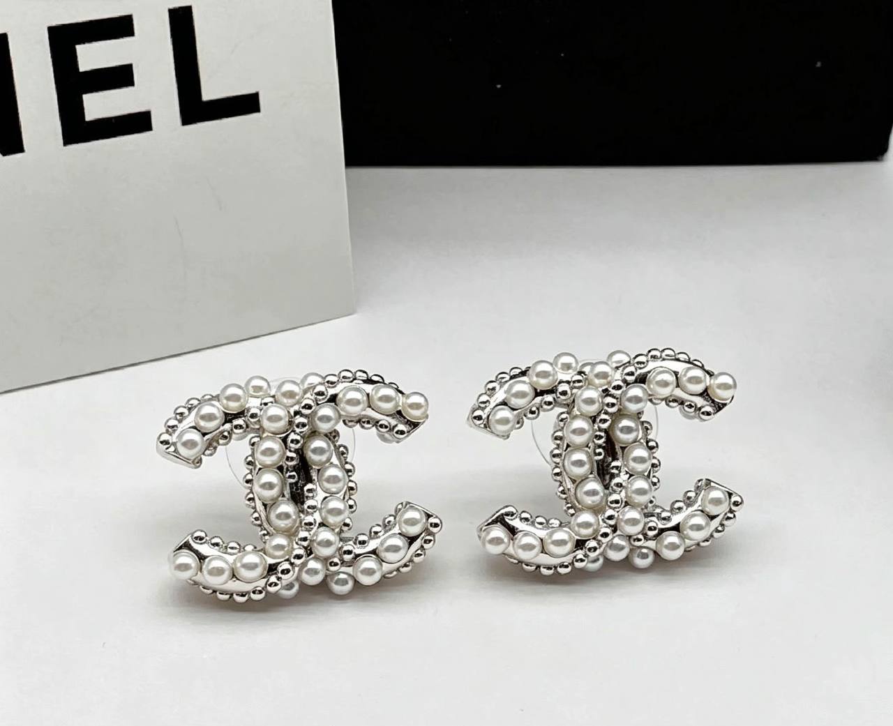 CHANEL❤️‍🔥*
Earring 🦋
Master quality 💯
With normal boxes 📦 
45 dhs✅
With master box 🗃️ 
60 dhs✅

Zain216
♥️♥️♥️