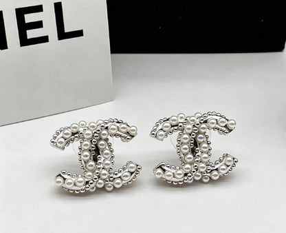 CHANEL❤️‍🔥*
Earring 🦋
Master quality 💯
With normal boxes 📦 
45 dhs✅
With master box 🗃️ 
60 dhs✅

Zain216
♥️♥️♥️