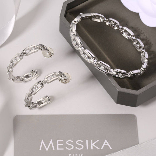 MESSIKA 
BANGLE EARRING
SET 115 DHS✅✨💫

WITH BOX AND PAPER BAG🛍️🎁

Zain89
♥️♥️♥️