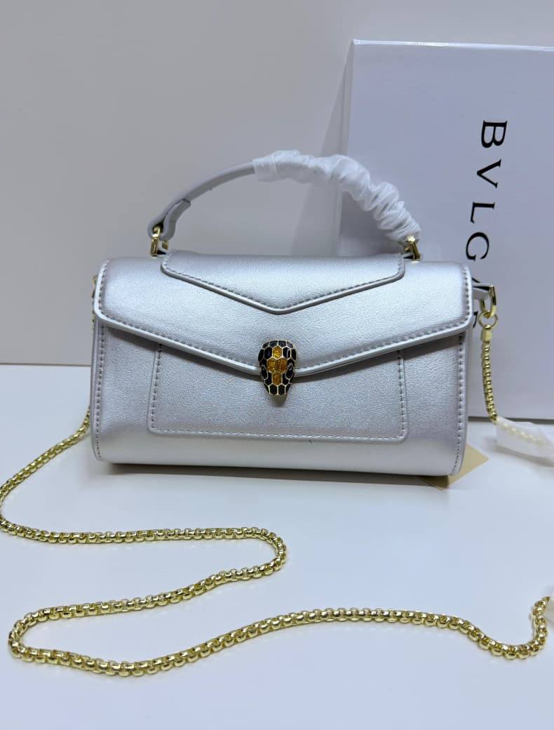 Bvlgari
110 dhs💓
with box
🎁🎁🎁

size 19×5×10cm

Zain213
♥️♥️♥️